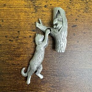 JJ Jonette Jewelry Cat and Squirrel in Tree Silver Pewter Pin Brooch Vintage